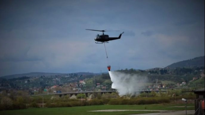 Helikopter OS BiH za gašenje požara stiže u Crnu Goru
